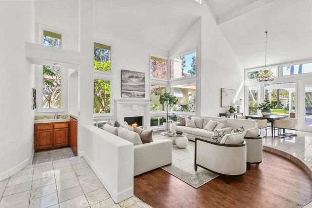 19 Harbor Pointe, Corona Del Mar, CA 92625