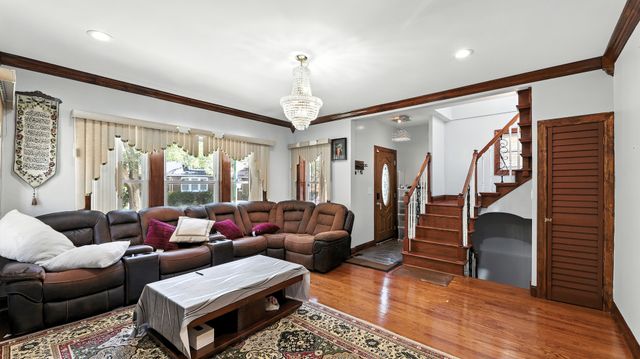 5242 N Kimball Avenue, Chicago, IL 60625