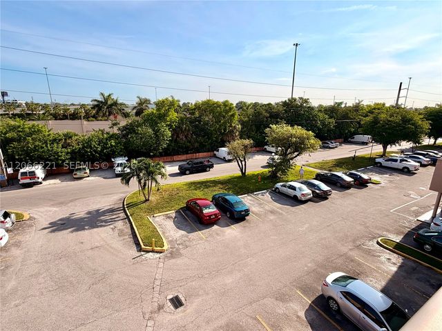 840 NW 87th Ave 406, Miami, FL 33172