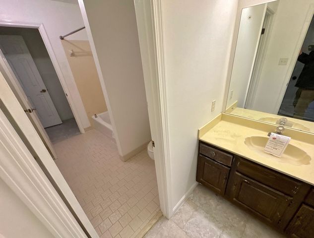 8723 N CARROLLWOOD CV N, Memphis, TN 38016