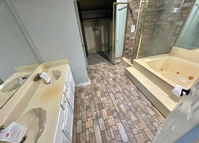 8723 N CARROLLWOOD CV N, Memphis, TN 38016