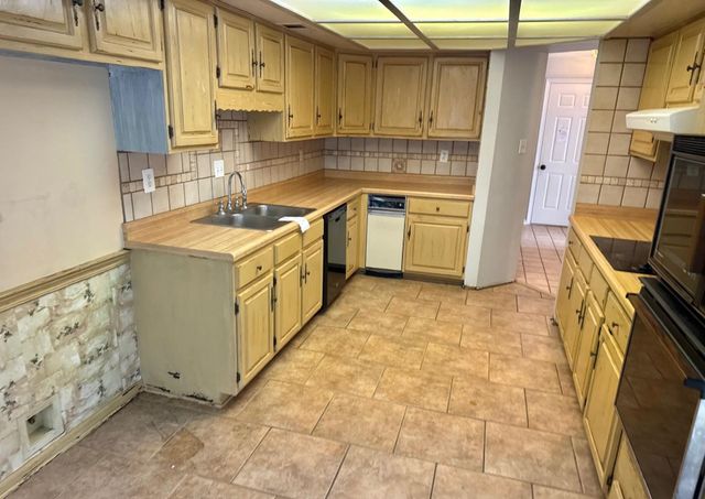 8723 N CARROLLWOOD CV N, Memphis, TN 38016