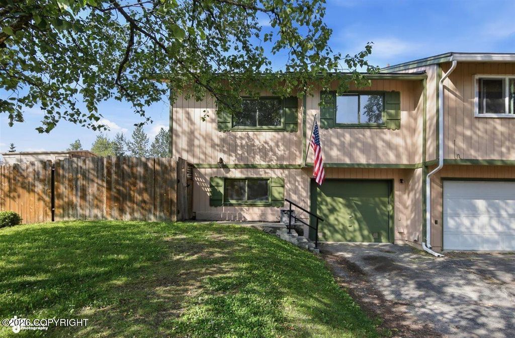 8301 Ragged Top Circle, Anchorage, AK 99504
