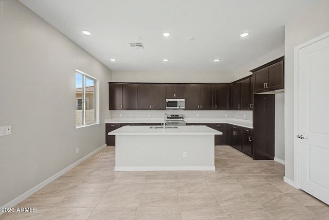 7011 E HAYRIDE Lane, San Tan Valley, AZ 85143