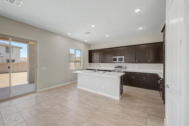 7011 E HAYRIDE Lane, San Tan Valley, AZ 85143