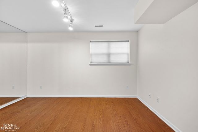 2527 John R Street, Detroit, MI 48201