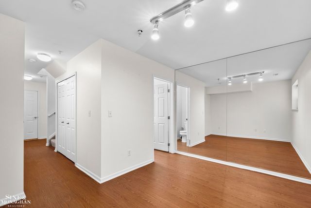 2527 John R Street, Detroit, MI 48201