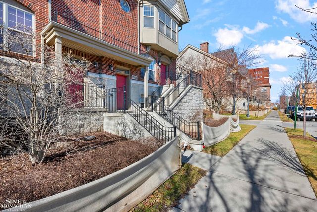 2527 John R Street, Detroit, MI 48201