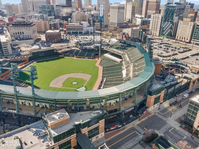 2527 John R Street, Detroit, MI 48201