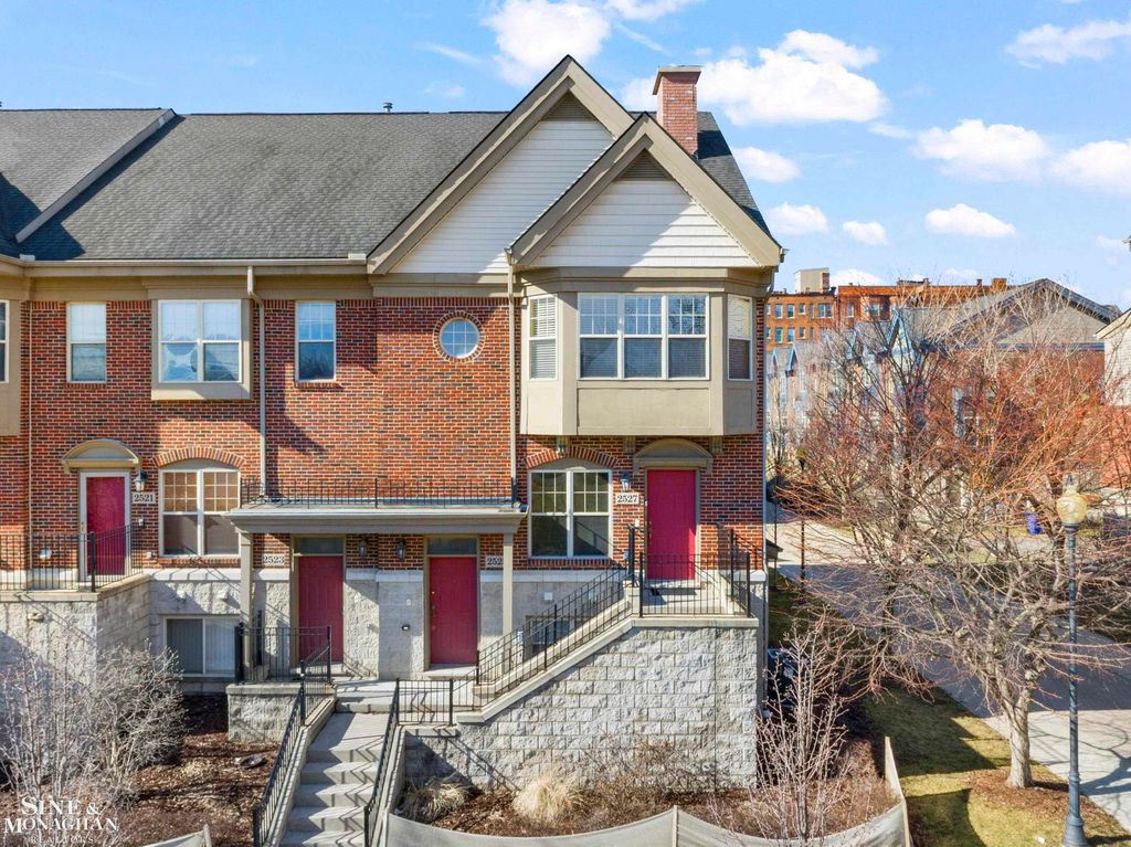 2527 John R Street, Detroit, MI 48201