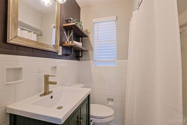 3906 Standish Avenue, Cincinnati, OH 45213