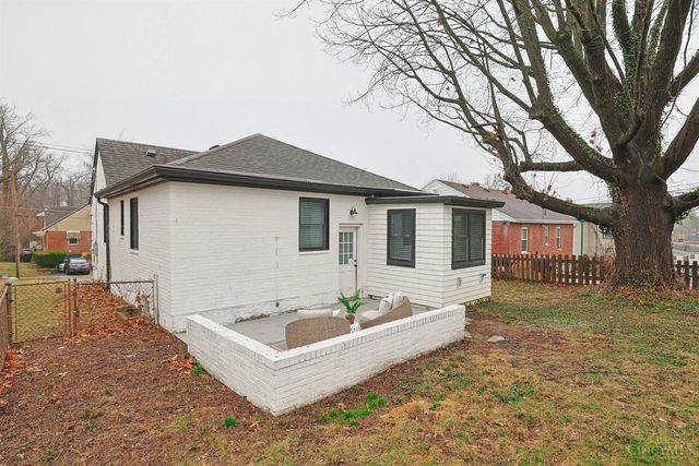 3906 Standish Avenue, Cincinnati, OH 45213