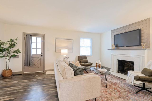 3906 Standish Avenue, Cincinnati, OH 45213