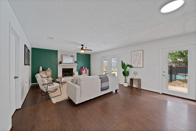 413 Wild Oak Lane, Euless, TX 76039