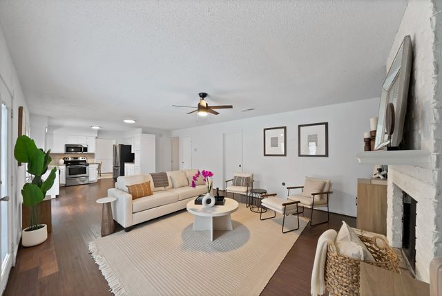 413 Wild Oak Lane, Euless, TX 76039