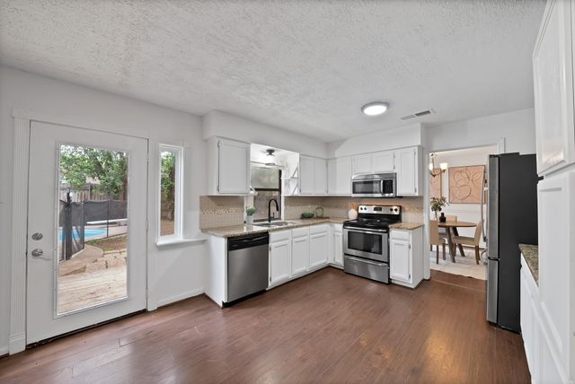 413 Wild Oak Lane, Euless, TX 76039