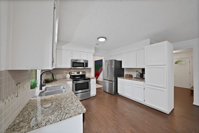 413 Wild Oak Lane, Euless, TX 76039