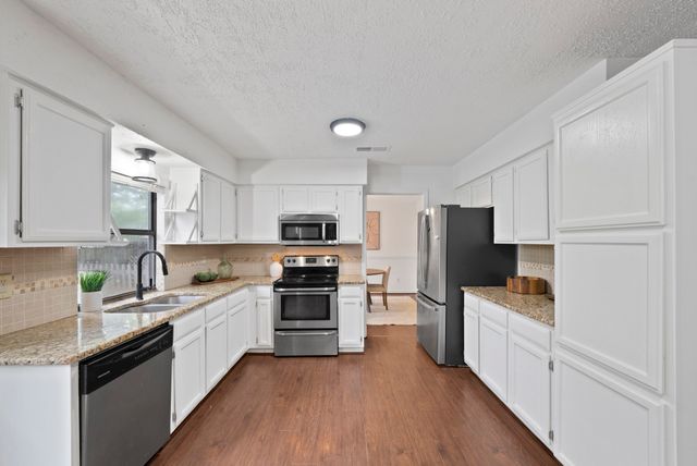 413 Wild Oak Lane, Euless, TX 76039