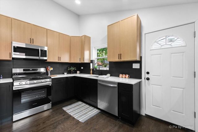 600 N IOWA Avenue, Villa Park, IL 60181