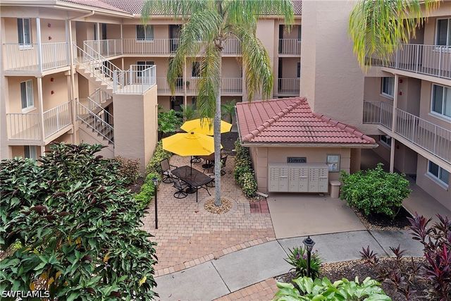 1075 Foxfire LN 310, Naples, FL 34104