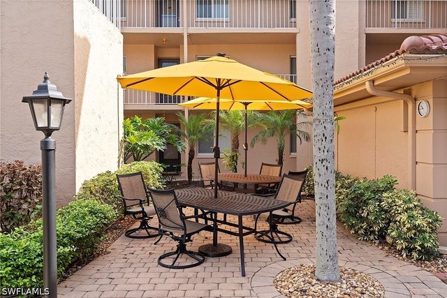 1075 Foxfire LN 310, Naples, FL 34104