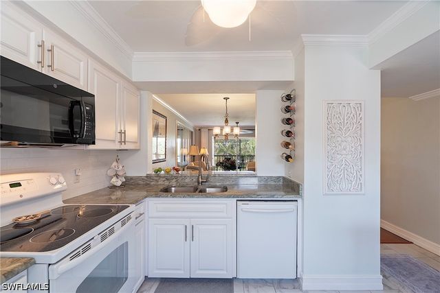 1075 Foxfire LN 310, Naples, FL 34104