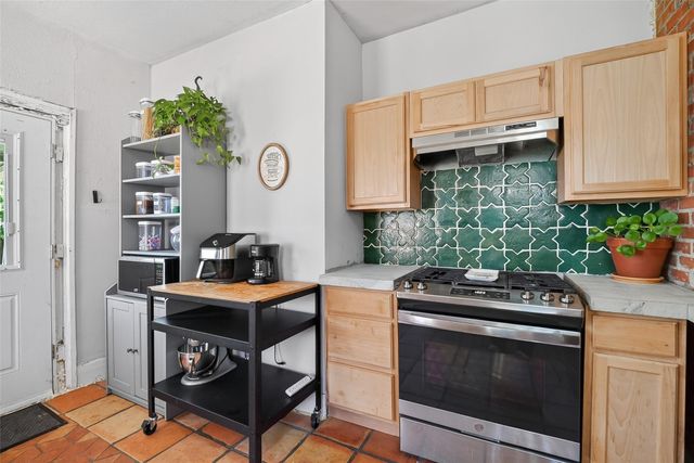 7039 Avenue E, Houston, TX 77011