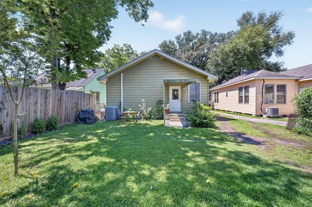 7039 Avenue E, Houston, TX 77011