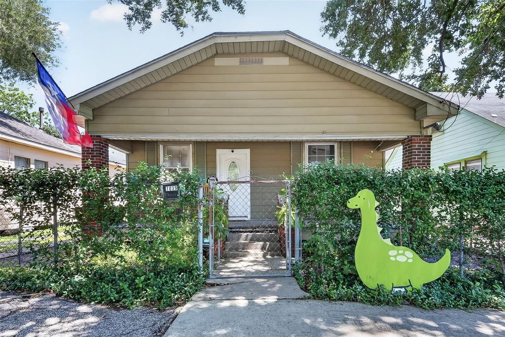 7039 Avenue E, Houston, TX 77011