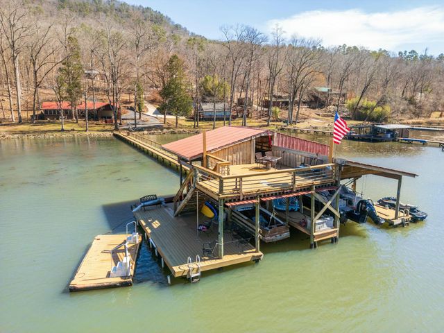 7286 Mullins Cove Road, Whitwell, TN 37397
