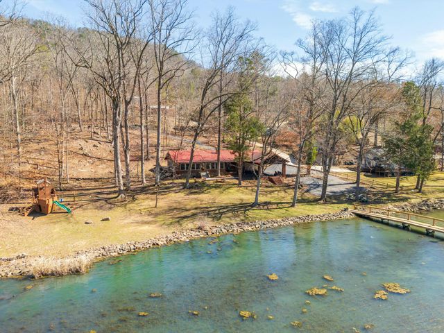 7286 Mullins Cove Road, Whitwell, TN 37397