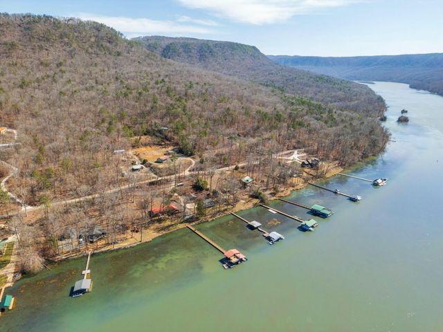 7286 Mullins Cove Road, Whitwell, TN 37397