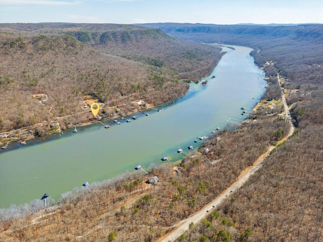7286 Mullins Cove Road, Whitwell, TN 37397
