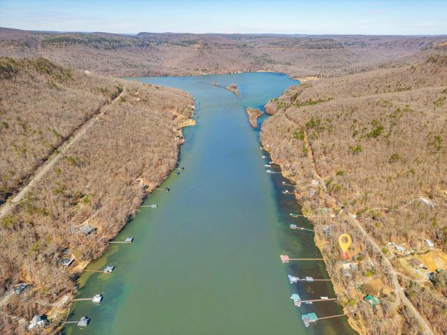 7286 Mullins Cove Road, Whitwell, TN 37397