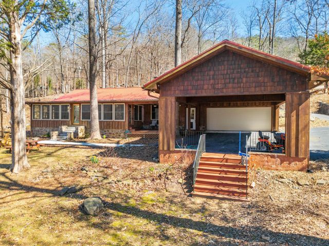 7286 Mullins Cove Road, Whitwell, TN 37397