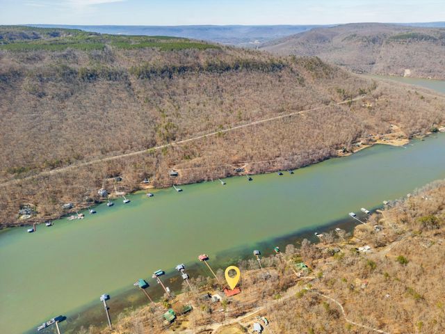 7286 Mullins Cove Road, Whitwell, TN 37397