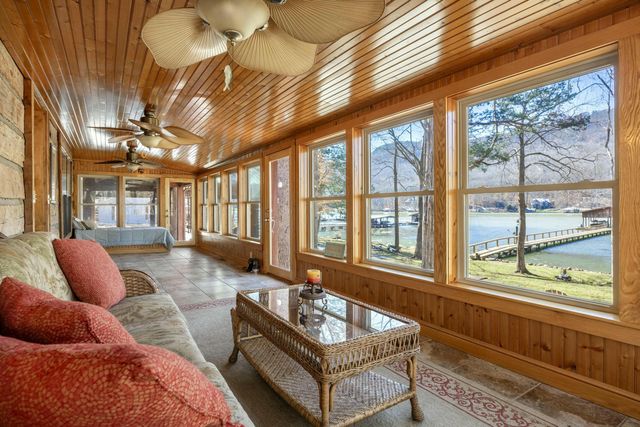 7286 Mullins Cove Road, Whitwell, TN 37397
