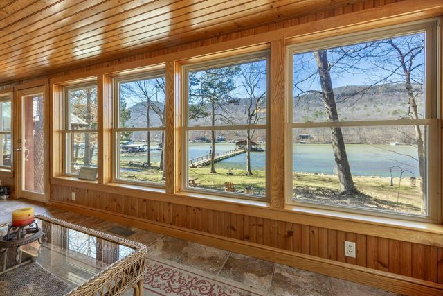 7286 Mullins Cove Road, Whitwell, TN 37397