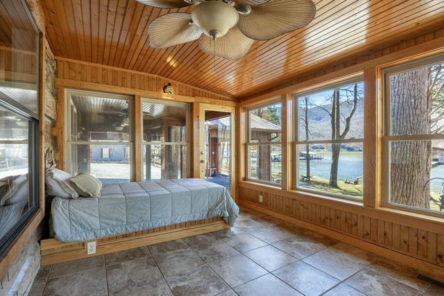 7286 Mullins Cove Road, Whitwell, TN 37397