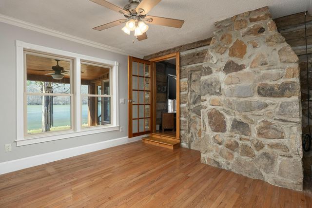 7286 Mullins Cove Road, Whitwell, TN 37397
