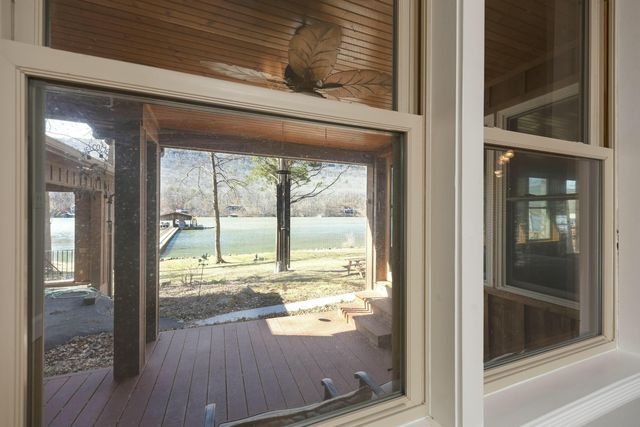 7286 Mullins Cove Road, Whitwell, TN 37397