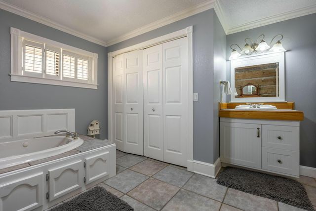7286 Mullins Cove Road, Whitwell, TN 37397