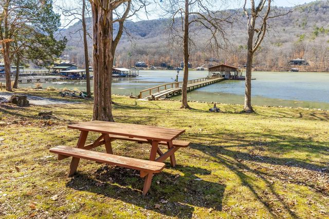 7286 Mullins Cove Road, Whitwell, TN 37397