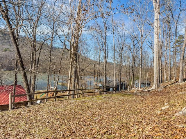 7286 Mullins Cove Road, Whitwell, TN 37397