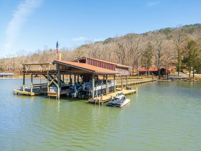 7286 Mullins Cove Road, Whitwell, TN 37397