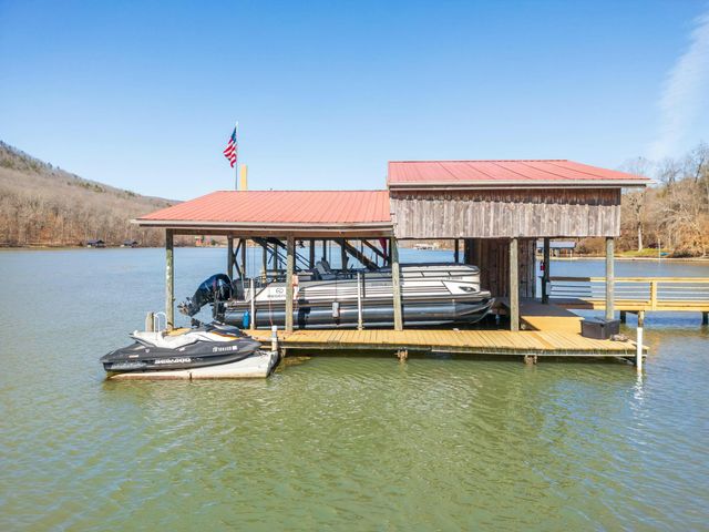 7286 Mullins Cove Road, Whitwell, TN 37397