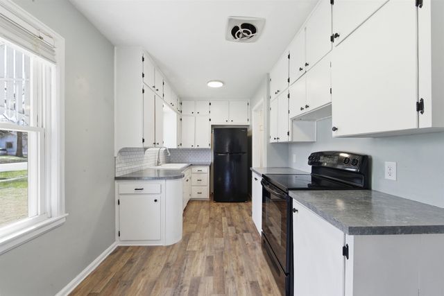 2802 W Douglas Ave, Wichita, KS 67203