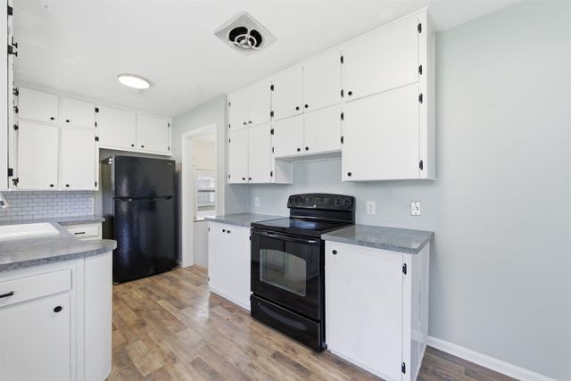 2802 W Douglas Ave, Wichita, KS 67203