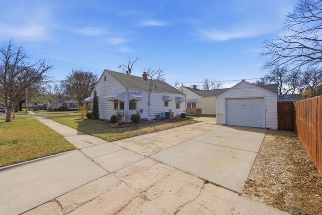 2802 W Douglas Ave, Wichita, KS 67203