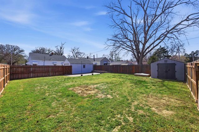 2802 W Douglas Ave, Wichita, KS 67203